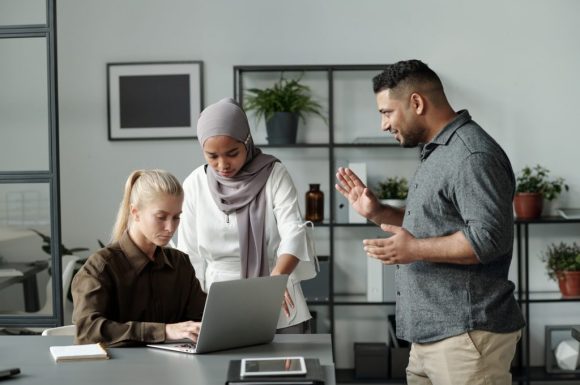 Portada de curso de entrenamiento multicultural de negocios