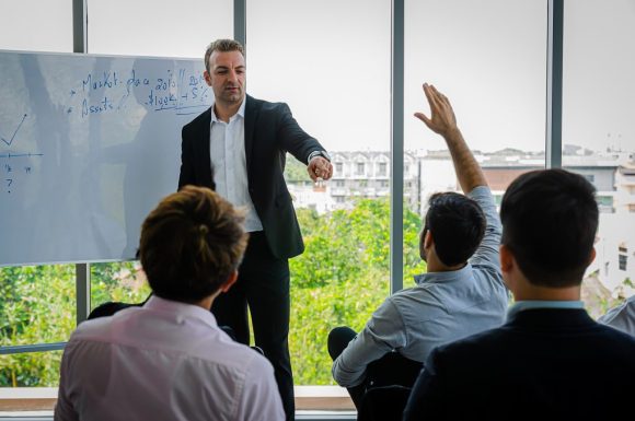 Portada de curso de marketing y tecnicas de cierre de ventas en 3d